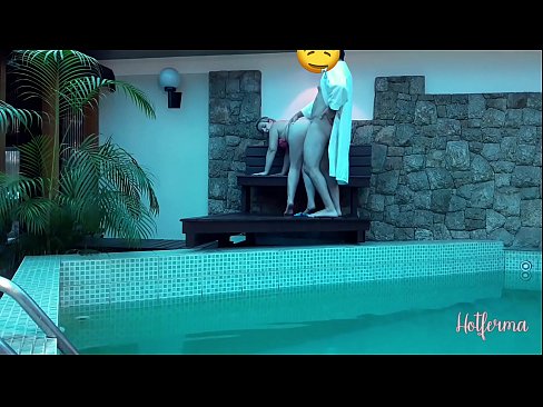 ❤️ Bulla ancillam ad piscinam invitat, sed fervido resistere non potuit Sluts at la.sexflashgame.ru